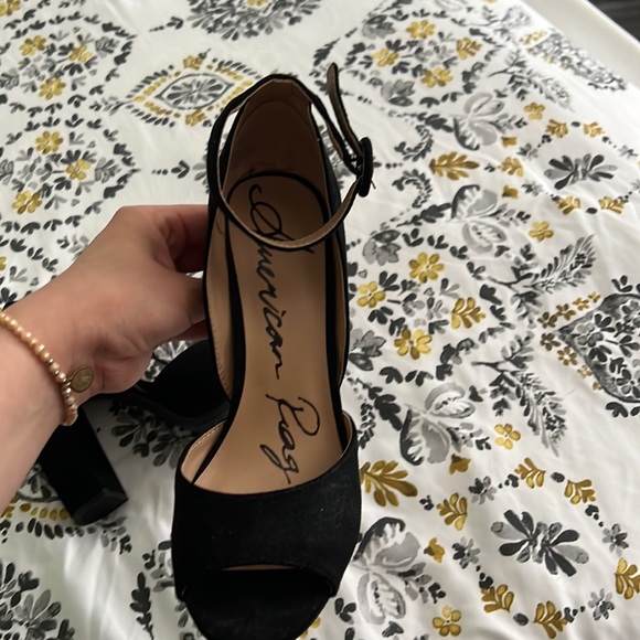 American Rag Heels 👠 - Picture 5 of 7